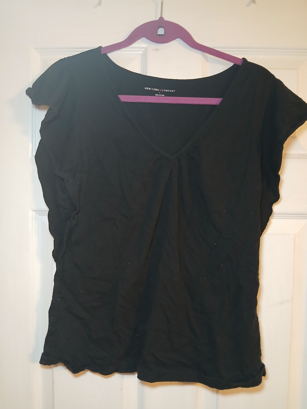 New York & Company Black V-Neck Cap Sleeve Tee